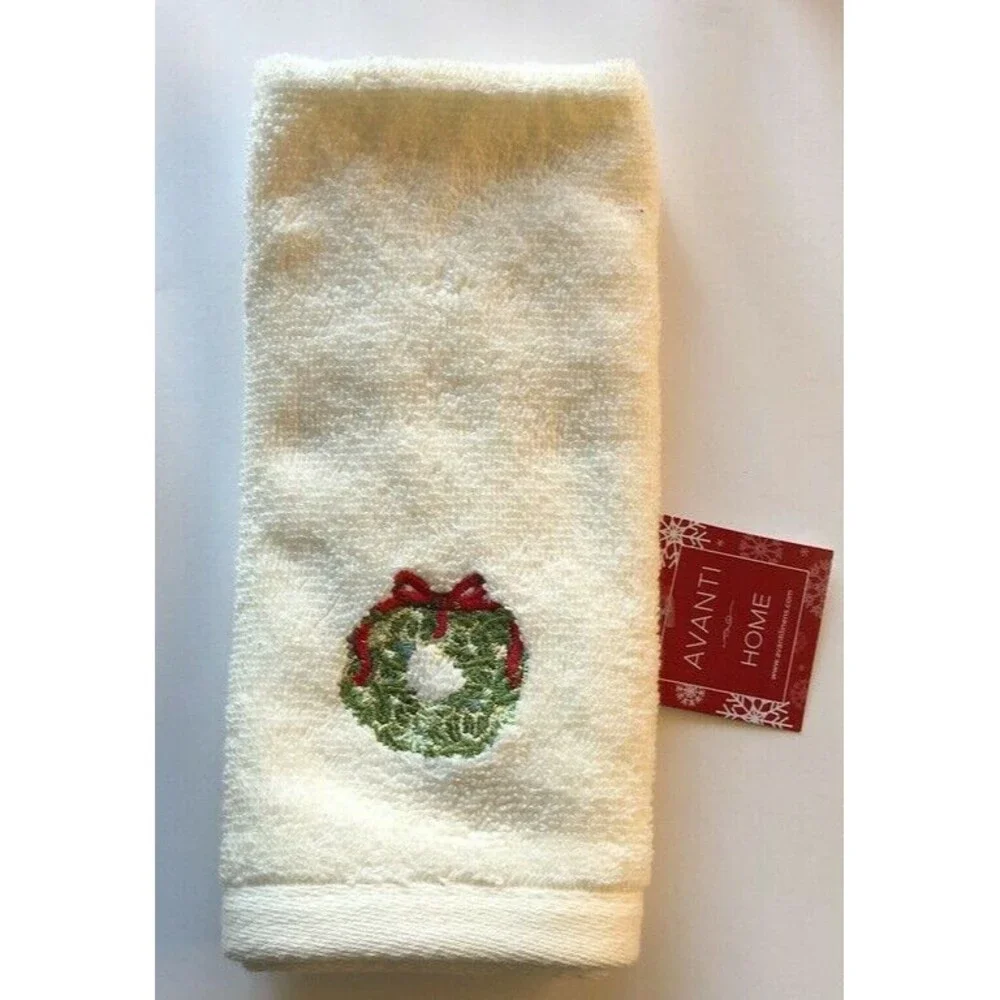 Avanti Christmas Fingertip Towels Embroidered Wreath Holly Set of 2 Ivory